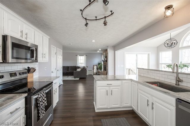 887 Woodfield Lane, Brunswick, OH 44212