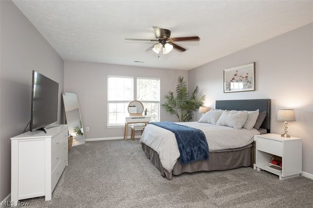 887 Woodfield Lane, Brunswick, OH 44212
