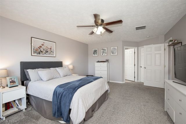 887 Woodfield Lane, Brunswick, OH 44212