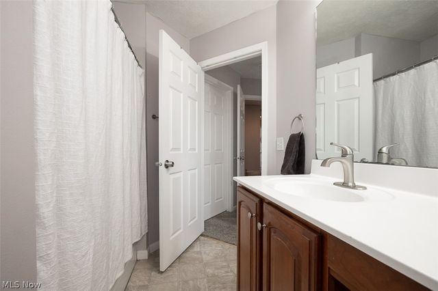 887 Woodfield Lane, Brunswick, OH 44212