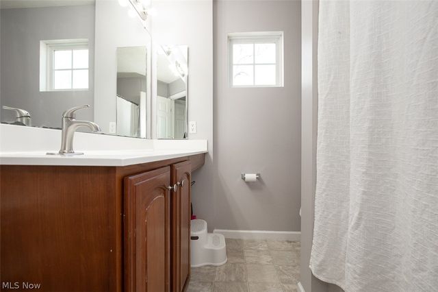 887 Woodfield Lane, Brunswick, OH 44212