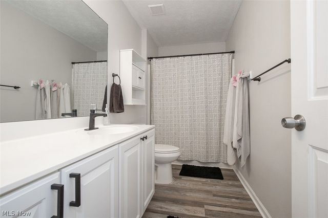 887 Woodfield Lane, Brunswick, OH 44212