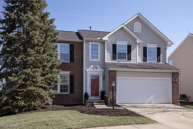 887 Woodfield Lane, Brunswick, OH 44212
