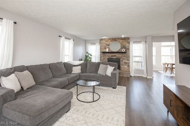 887 Woodfield Lane, Brunswick, OH 44212