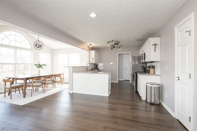887 Woodfield Lane, Brunswick, OH 44212