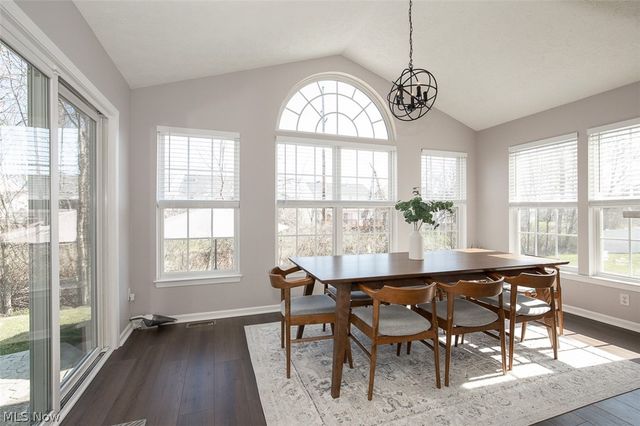 887 Woodfield Lane, Brunswick, OH 44212