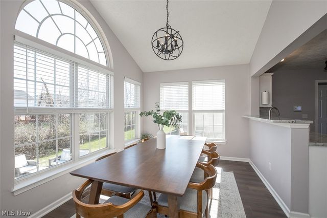 887 Woodfield Lane, Brunswick, OH 44212