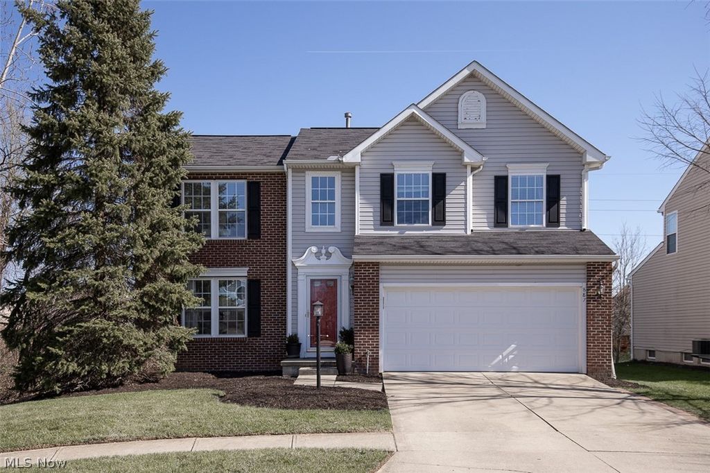 887 Woodfield Lane, Brunswick, OH 44212