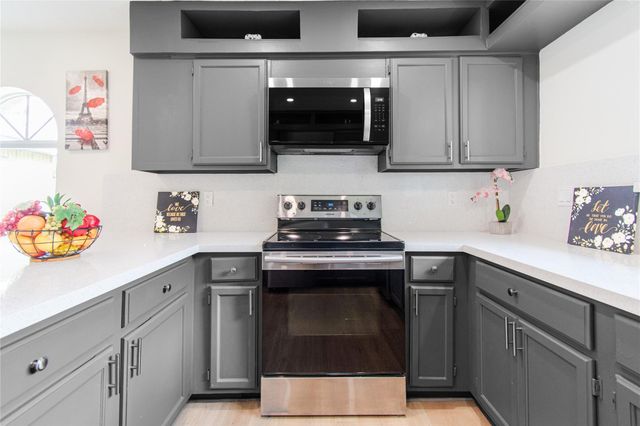 10110 Hollow Canyon Drive, Sugar Land, TX 77498