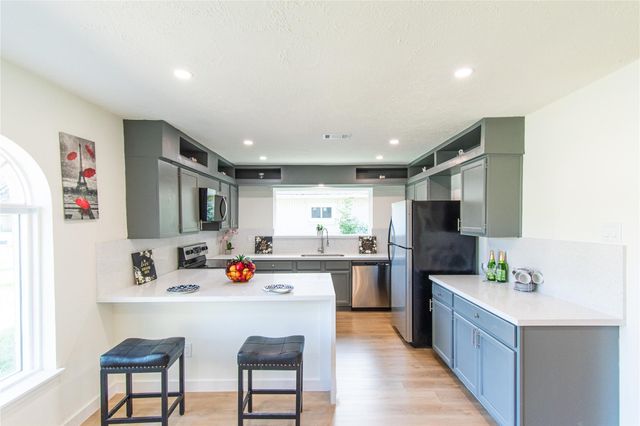 10110 Hollow Canyon Drive, Sugar Land, TX 77498