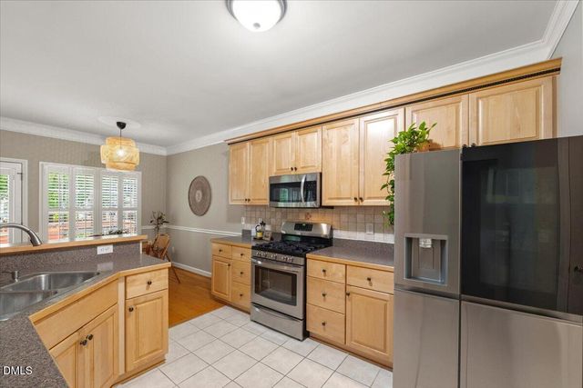 912 E Ivy Valley Drive, Fuquay Varina, NC 27526