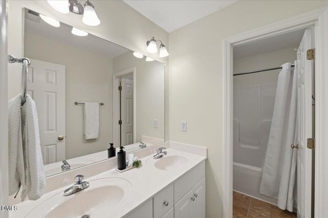 912 E Ivy Valley Drive, Fuquay Varina, NC 27526