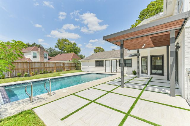 502 Lee Shore Lane, Houston, TX 77079