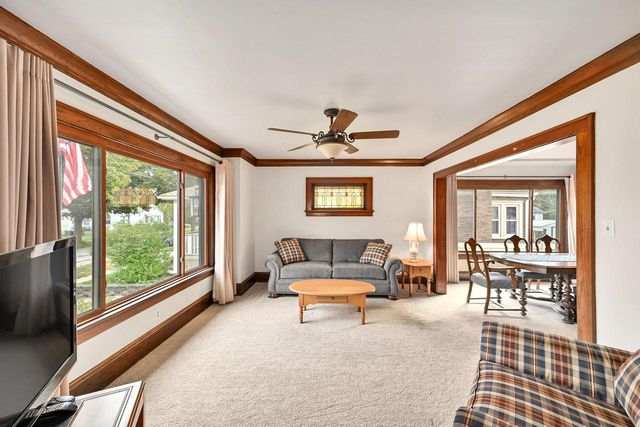 2113 E Tripoli AVENUE, Saint Francis, WI 53235