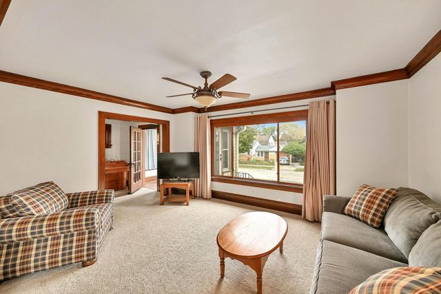 2113 E Tripoli AVENUE, Saint Francis, WI 53235