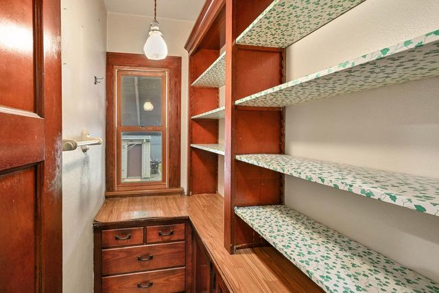 2113 E Tripoli AVENUE, Saint Francis, WI 53235