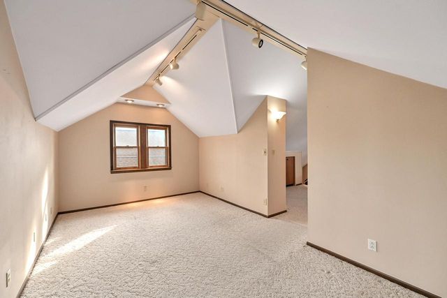 2113 E Tripoli AVENUE, Saint Francis, WI 53235