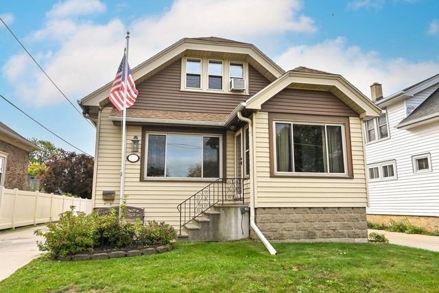 2113 E Tripoli AVENUE, Saint Francis, WI 53235