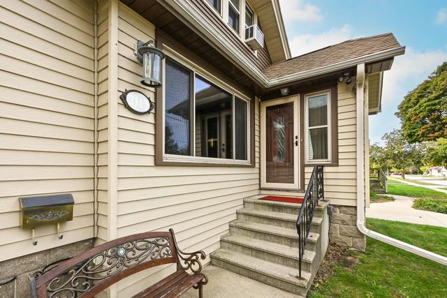 2113 E Tripoli AVENUE, Saint Francis, WI 53235