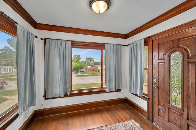 2113 E Tripoli AVENUE, Saint Francis, WI 53235