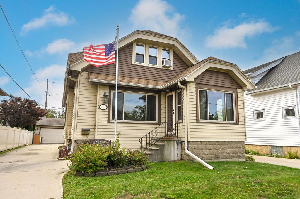 2113 E Tripoli AVENUE, Saint Francis, WI 53235