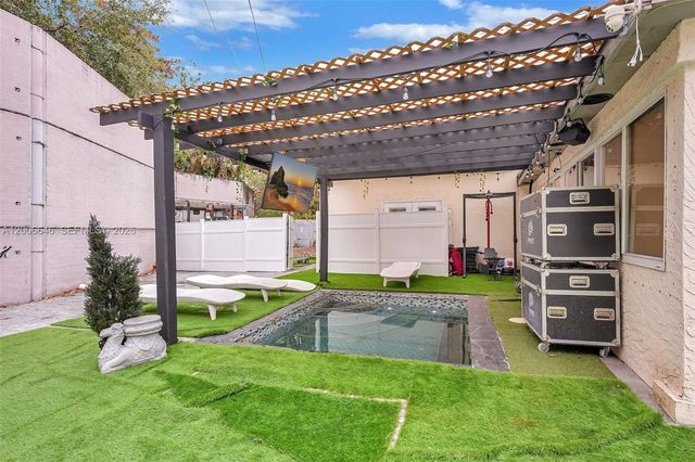 18600 NE 7th Ct, North Miami Beach, FL 33179