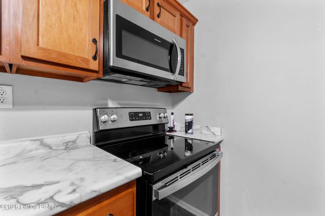 9941 Appollo Ct, Louisville, KY 40272