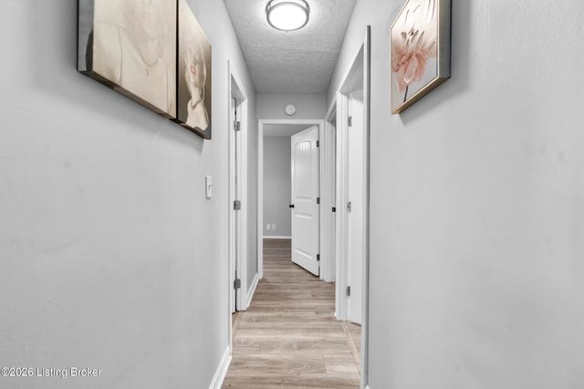 9941 Appollo Ct, Louisville, KY 40272