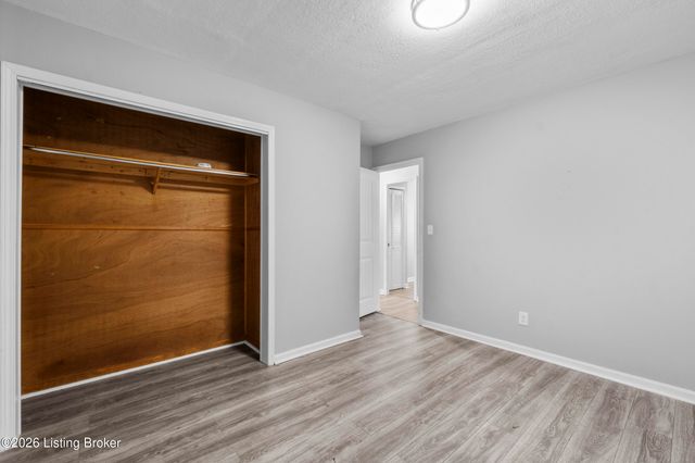 9941 Appollo Ct, Louisville, KY 40272