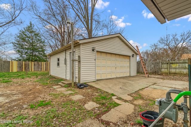 9941 Appollo Ct, Louisville, KY 40272