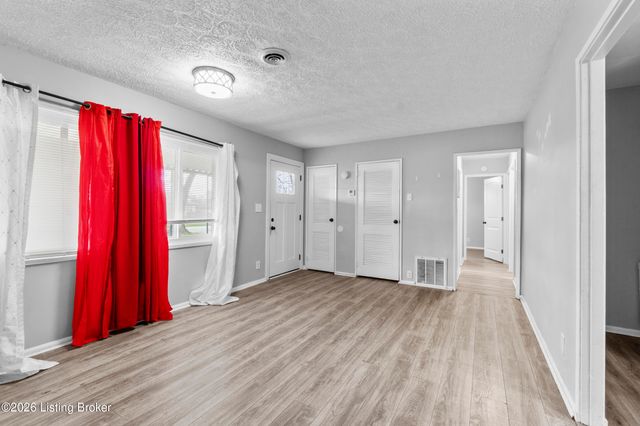 9941 Appollo Ct, Louisville, KY 40272