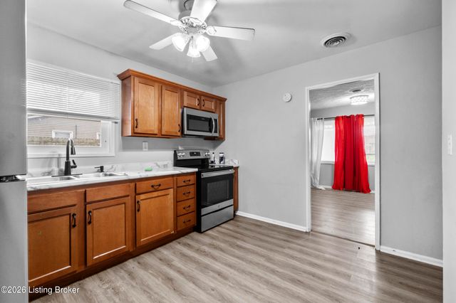 9941 Appollo Ct, Louisville, KY 40272