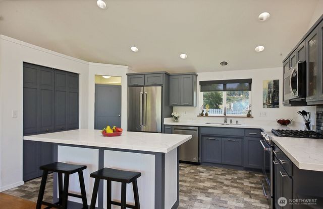 6631 Humphrey Road, Clinton, WA 98236