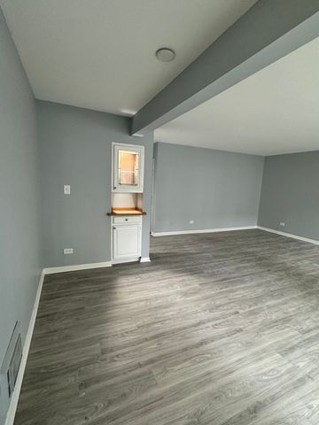 1920 Cherry Lane 219, Northbrook, IL 60062