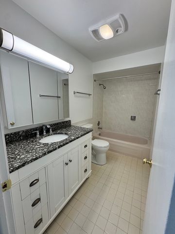 1920 Cherry Lane 219, Northbrook, IL 60062