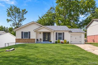 1417 Saint Gregory Lane, St Charles, MO 63304