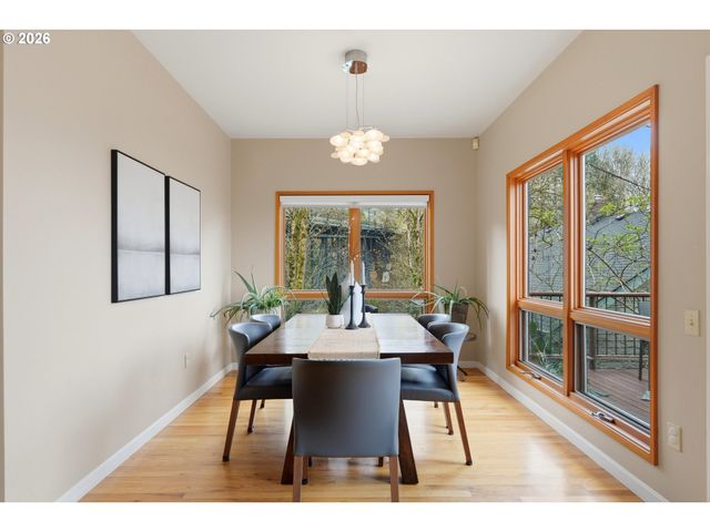 2935 Nw THURMAN St, Portland, OR 97210