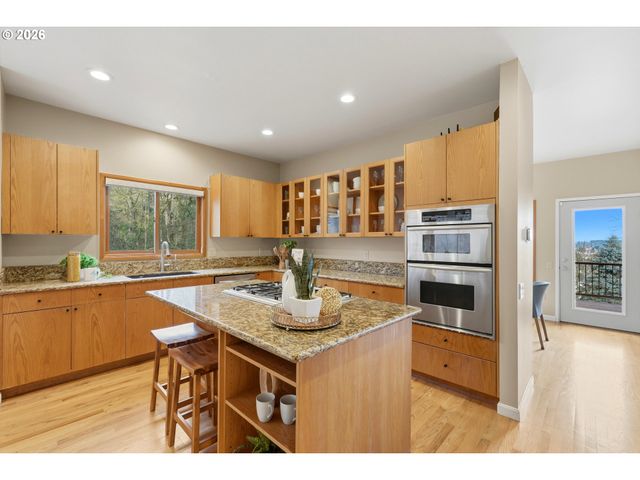 2935 Nw THURMAN St, Portland, OR 97210