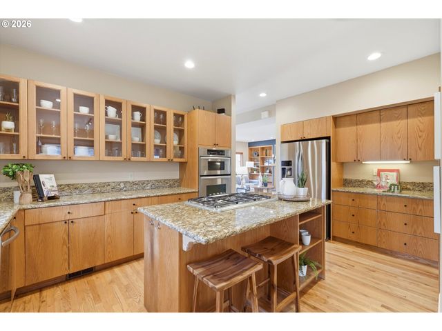 2935 Nw THURMAN St, Portland, OR 97210