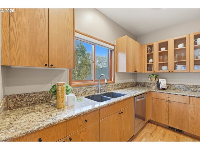 2935 Nw THURMAN St, Portland, OR 97210