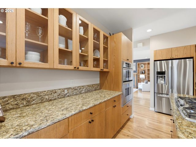 2935 Nw THURMAN St, Portland, OR 97210