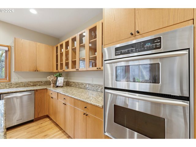 2935 Nw THURMAN St, Portland, OR 97210