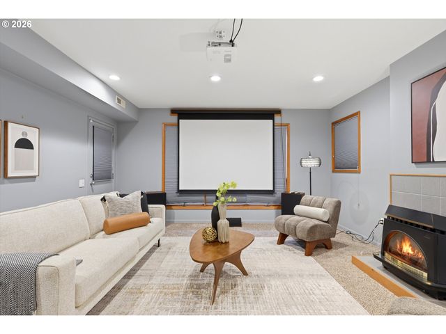 2935 Nw THURMAN St, Portland, OR 97210