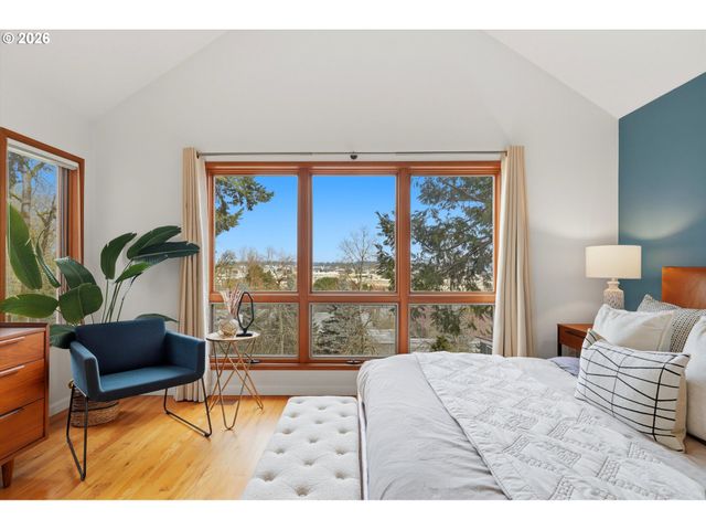 2935 Nw THURMAN St, Portland, OR 97210