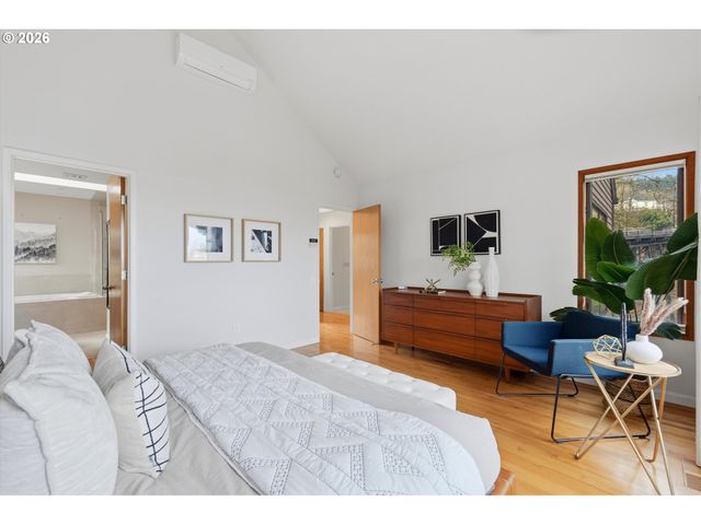 2935 Nw THURMAN St, Portland, OR 97210