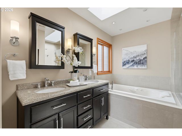 2935 Nw THURMAN St, Portland, OR 97210