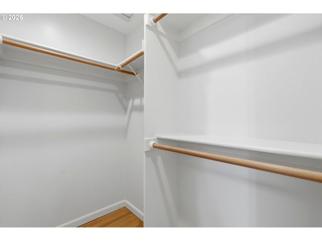 2935 Nw THURMAN St, Portland, OR 97210