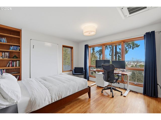 2935 Nw THURMAN St, Portland, OR 97210