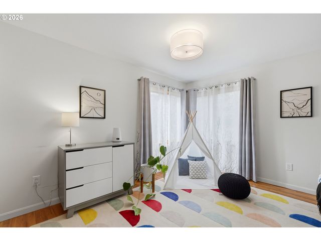 2935 Nw THURMAN St, Portland, OR 97210