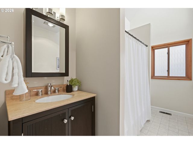 2935 Nw THURMAN St, Portland, OR 97210